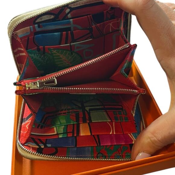 Hermes Silk'In Compact Epsom Calfskin Wallet Preowned - Picture 10 of 16